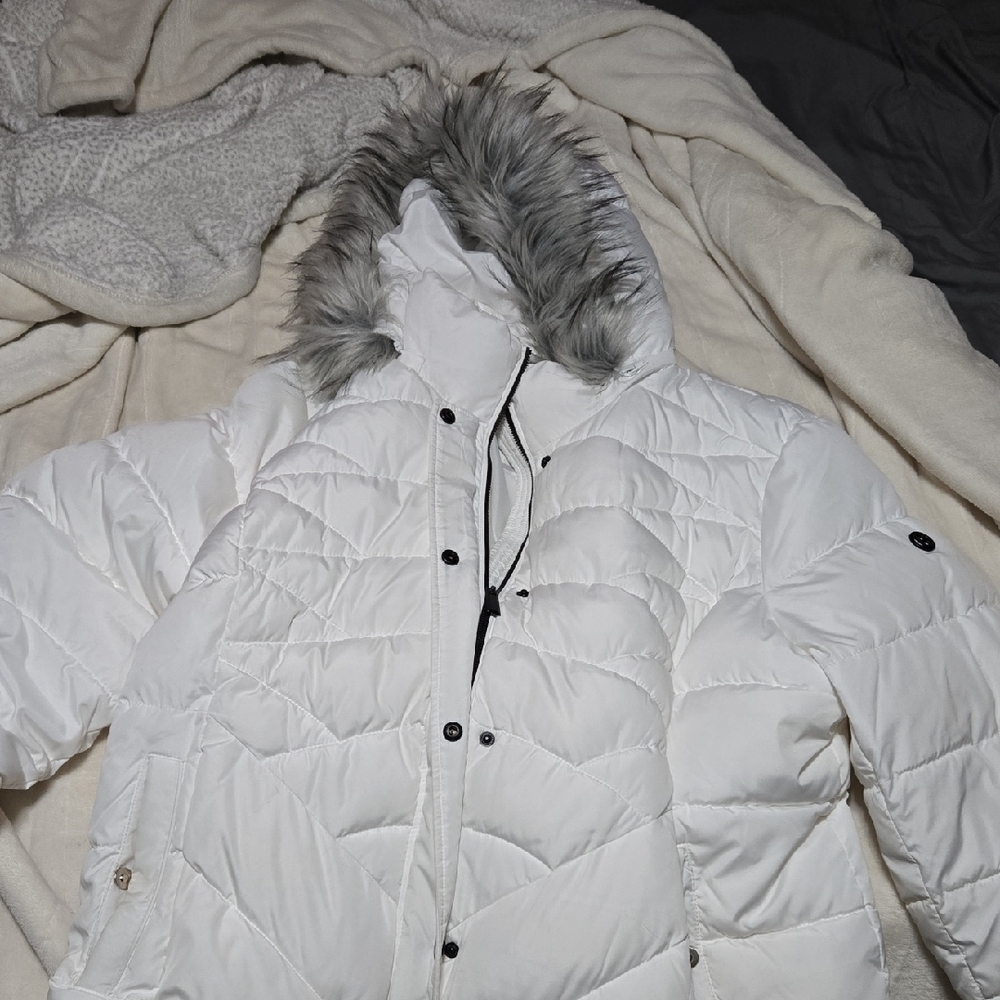 Women's White Puffer Jacket with Faux Fur Trim